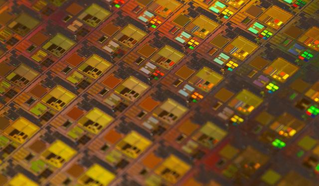 存儲芯片年漲七成不算完：AI需求接棒，大廠持續(xù)加注(圖1)