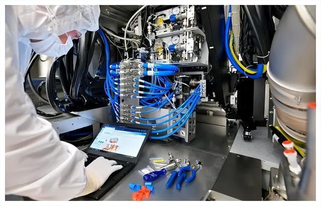 2024年，中美7月芯片出口額斷崖差距：美國(guó)154億，中國(guó)是多少？(圖8)