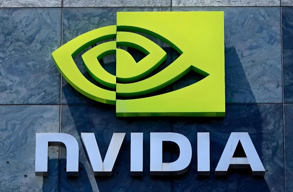 中國(guó)市場(chǎng)一夜“歸零”？英偉達(dá)黃仁勛發(fā)出警告，國(guó)產(chǎn)芯片廠商迎來(lái)轉(zhuǎn)機(jī)(圖1)